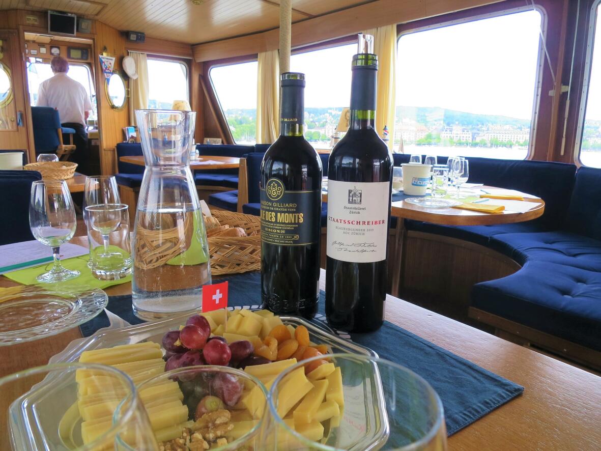 Schifffahrt mit Weinseminar und Käse - Weine und Käse