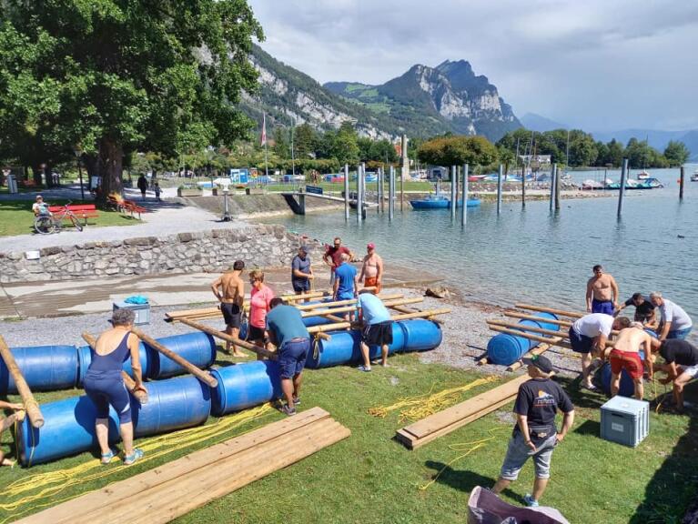 Flossbauen am Walensee mit Grill- und Trottiplausch